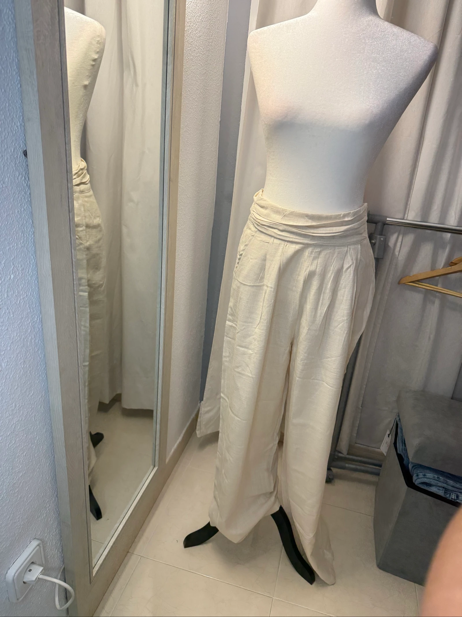 Wide pleated high-waisted beige long pants – photo 4
